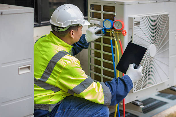 Professional Hvac technician working in Parsons, KS